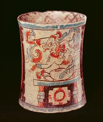 Sylindrisk kar som viser en guddom med talekrøller (keramikk)